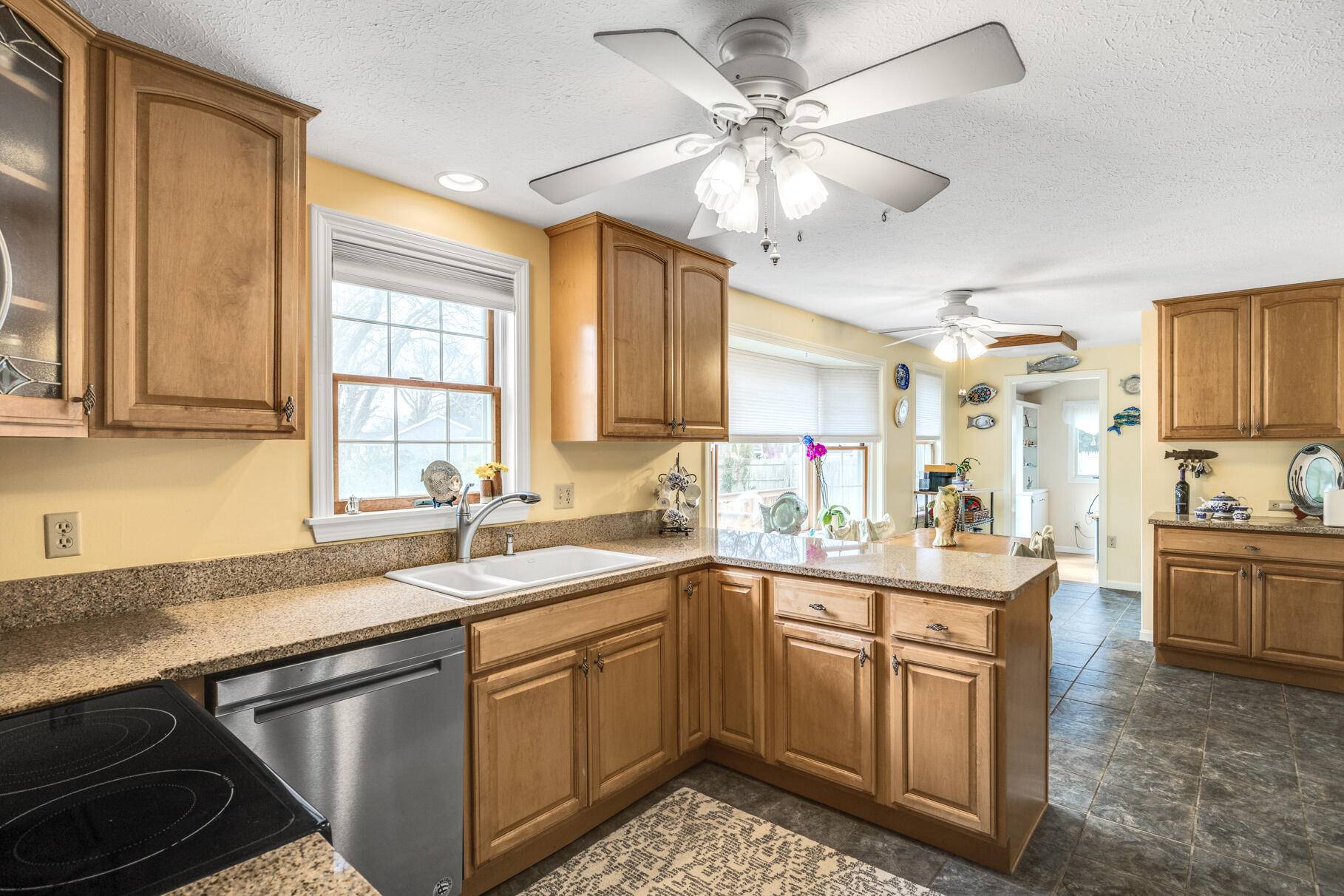 Falmouth, MA 02540,18 Savery Lane