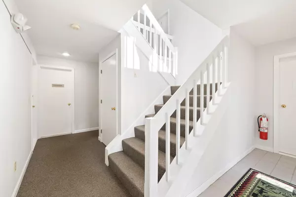 Falmouth, MA 02540,29 Simpson Lane