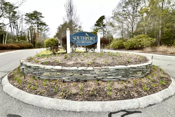 80 Pine Hill Blvd #80, Mashpee, MA 02649