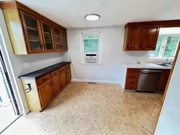 Bourne, MA 02532,70 Clay Pond Road