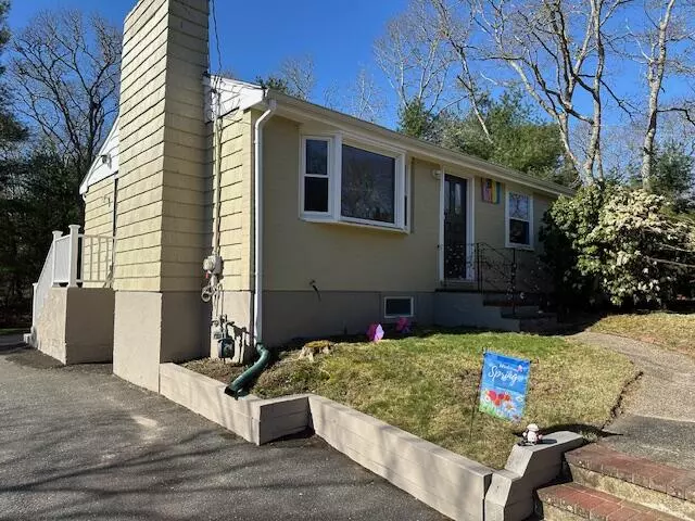 Bourne, MA 02532,70 Clay Pond Road