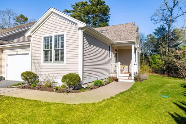 Mashpee, MA 02649,16 Grey Hawk Drive