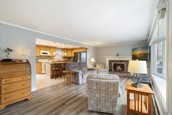 East Sandwich, MA 02537,76 Kiahs Way