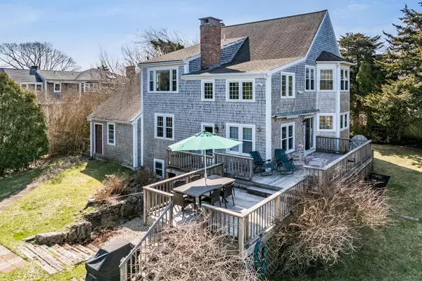 Hyannis Port, MA 02647,48 Smith Street