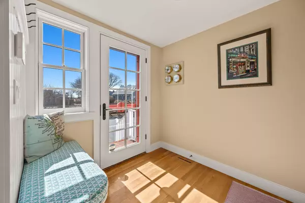 Chatham, MA 02633,85 Main Street