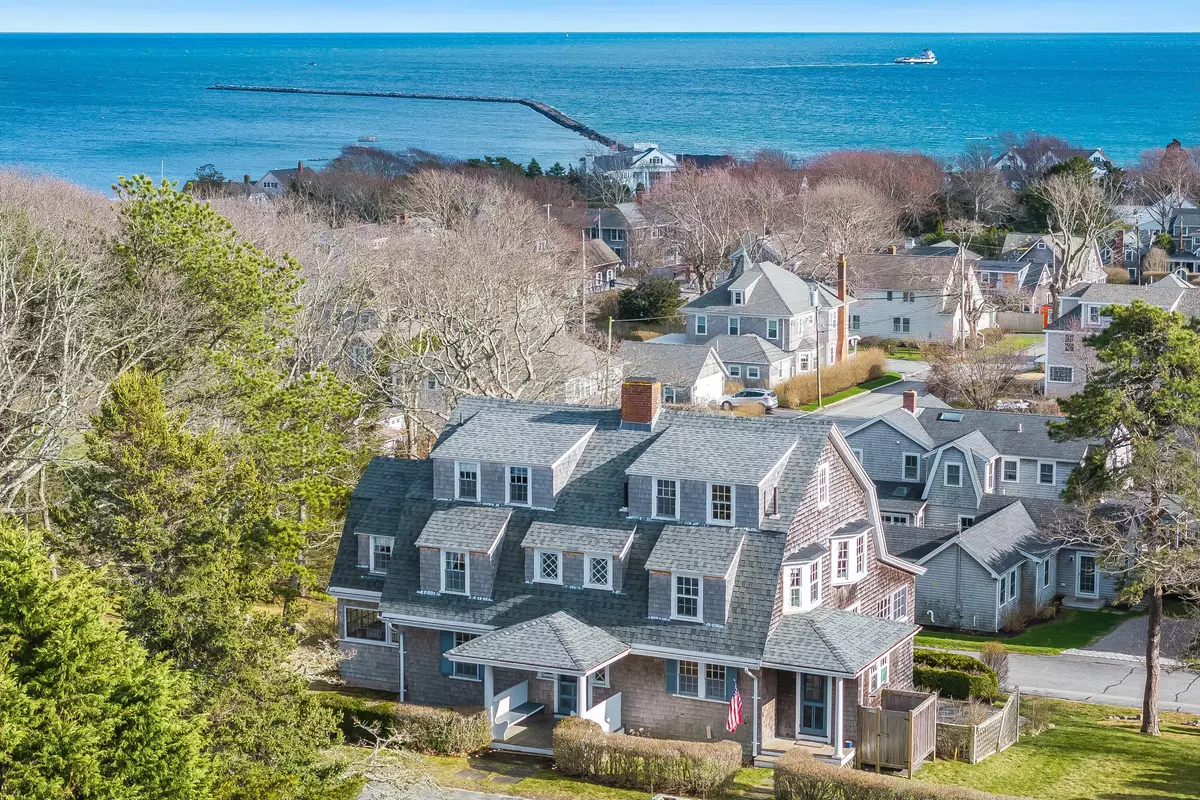Hyannis Port, MA 02647,35 Grayton Avenue