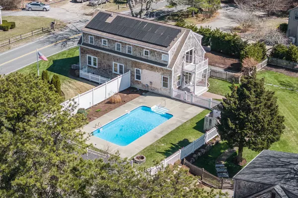 Harwich, MA 02645,33 Queen Anne Road