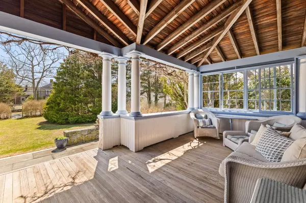Woods Hole, MA 02543,10 Quissett Avenue