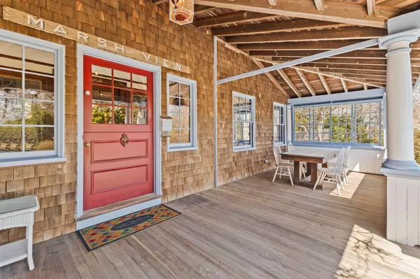 Woods Hole, MA 02543,10 Quissett Avenue