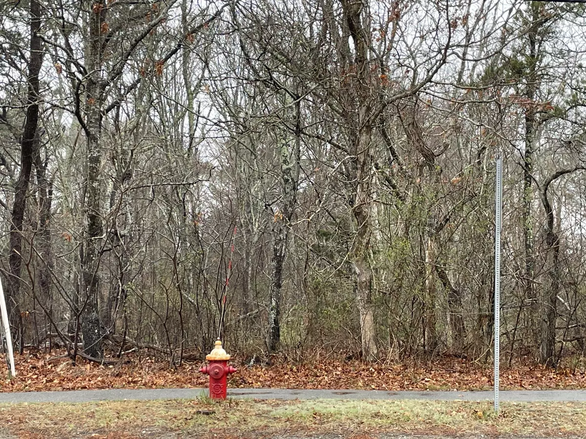 Barnstable, MA 02630,0 Phinney's Lane