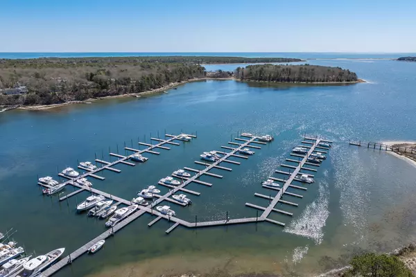 Mashpee, MA 02649,66 Frog Pond Close