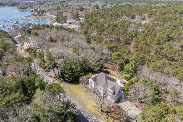 Mashpee, MA 02649,66 Frog Pond Close