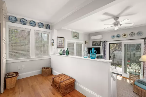 Provincetown, MA 02657,64 Franklin Street #UD