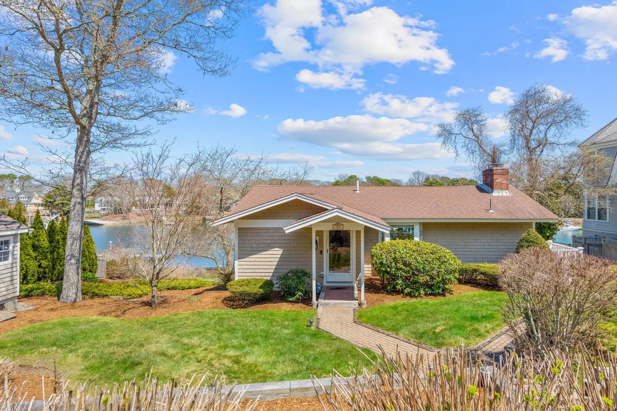 Mashpee, MA 02649,160 Waterway