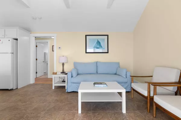 Truro, MA 02666,496 Shore Road #16