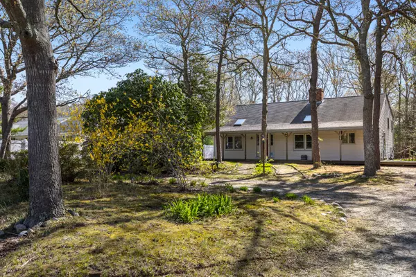 62 Monomoy Circle, Centerville, MA 02632