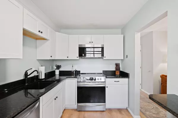 Bourne, MA 02532,2 Roundhouse Road #2
