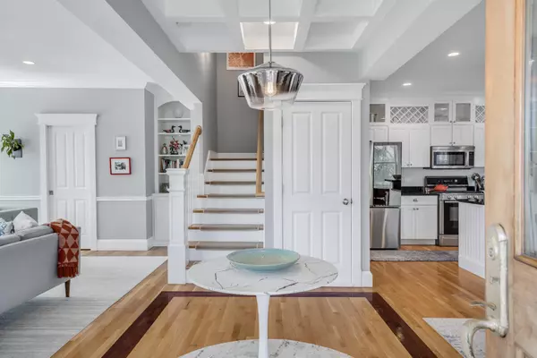 Falmouth, MA 02540,480 Main Street #1U