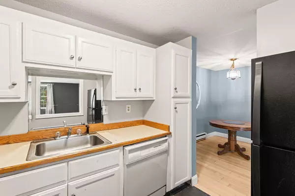 Hyannis, MA 02601,733 W Main Street #G