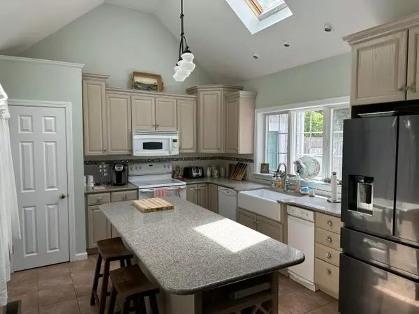 Eastham, MA 02642,20 Redberry Lane