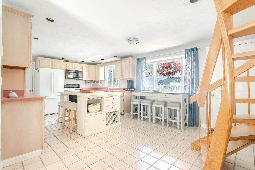 Osterville, MA 02655,37 Old Salem Way