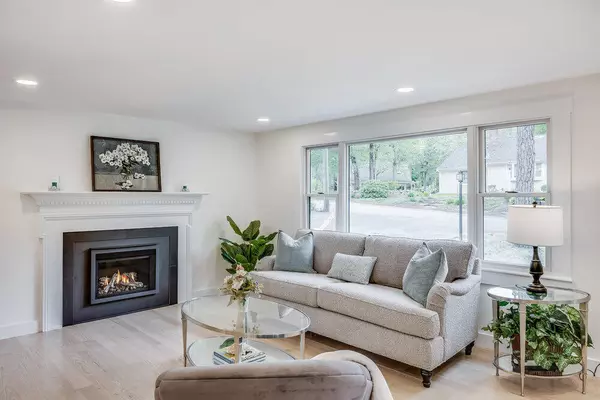 Harwich, MA 02645,7 Sandy Lane