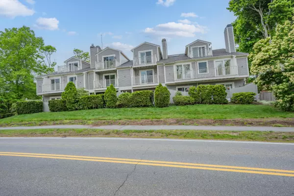 Cotuit, MA 02635,925 Main Street #3