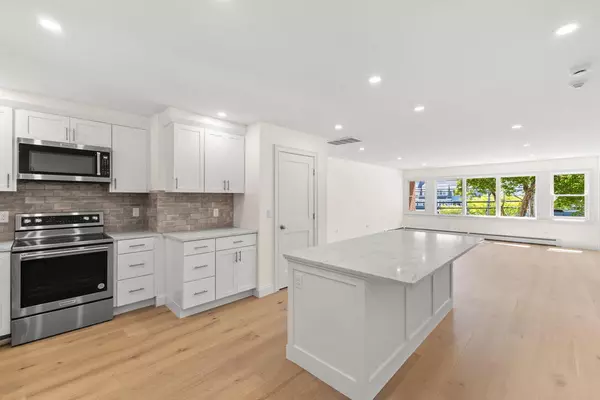 Falmouth, MA 02540,354 Gifford #6