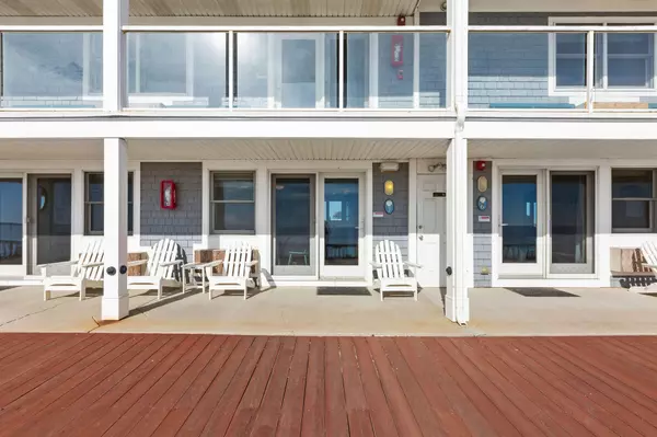 Truro, MA 02666,496 Shore Road #4