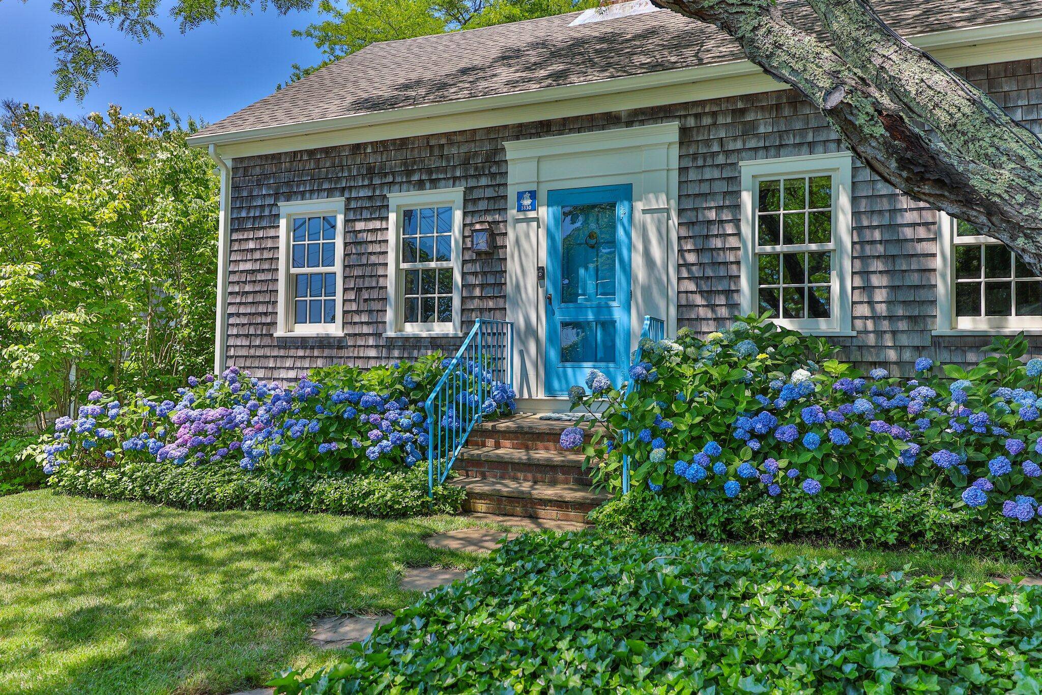 Provincetown, MA 02657,260 Bradford Street
