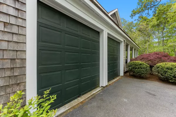 Oak Bluffs, MA 02557,5 Bayes Hill Circle