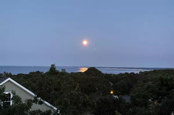 29 Sheppard Road, Sagamore Beach, MA 02562