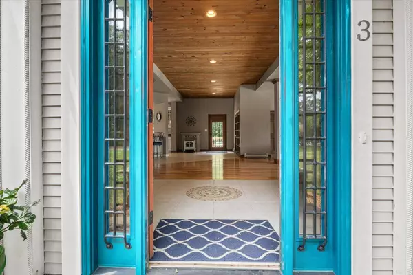 Buzzards Bay, MA 02532,3 Wolf Road