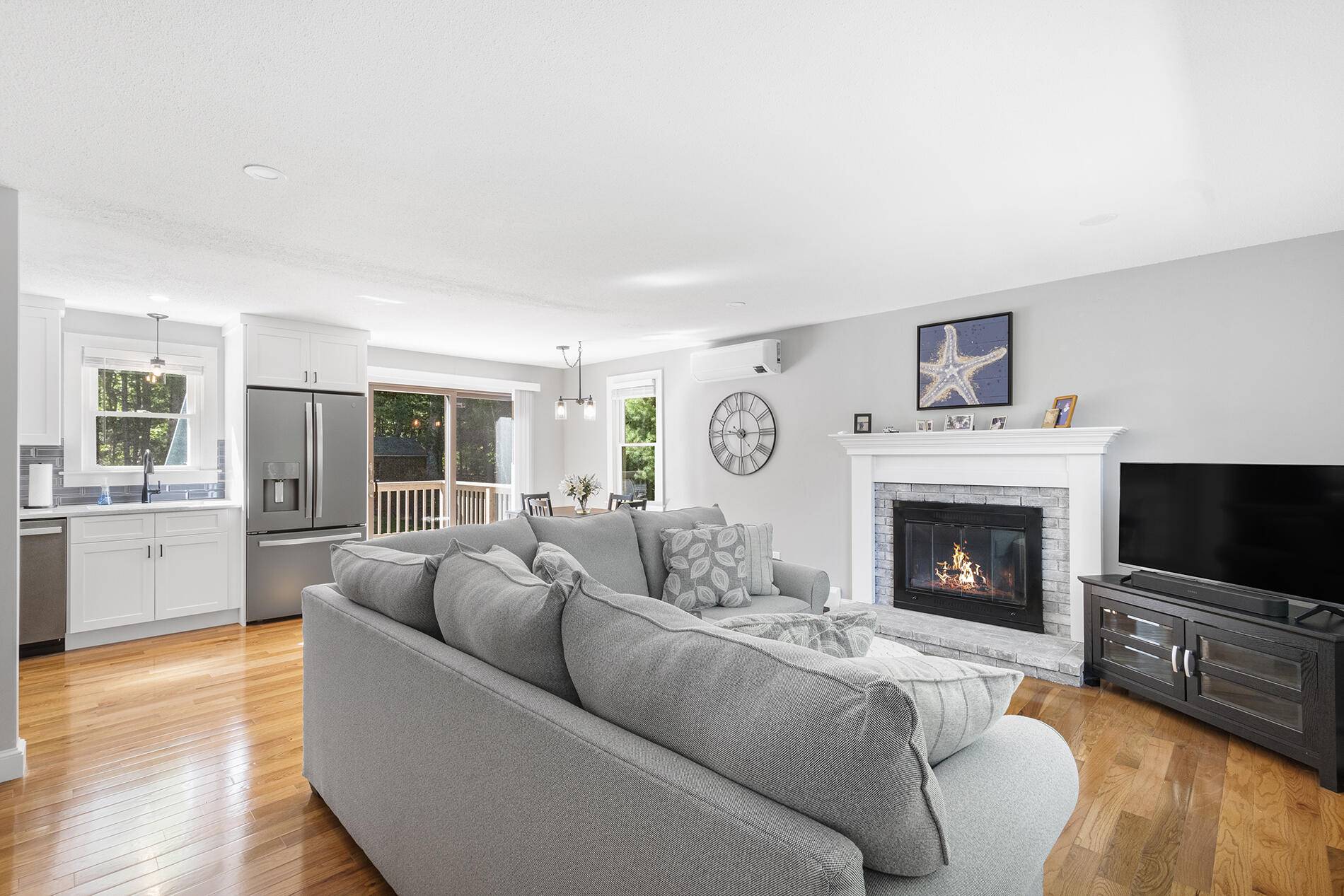 29 Braeburn Court, Hatchville, MA 02536