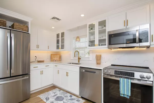 Sandwich, MA 02563,49 Freeman Avenue