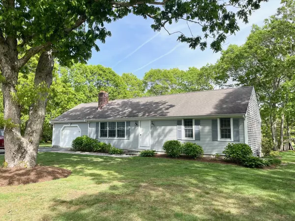 17 Constant Lane, Cotuit, MA 02635