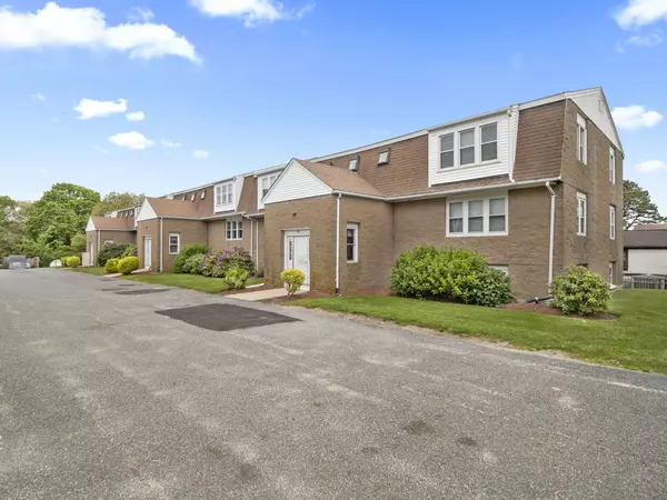 Hyannis, MA 02601,24 Betty's Pond Road #1K