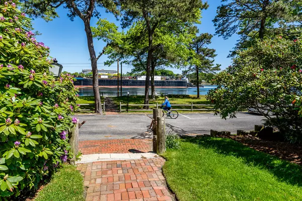 Bourne, MA 02532,17 Ships Way
