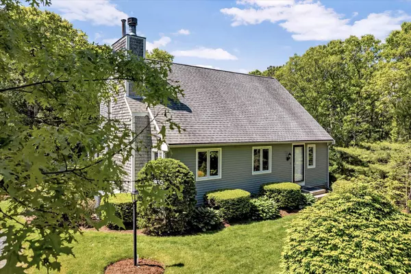 Marstons Mills, MA 02648,17 Claus Way
