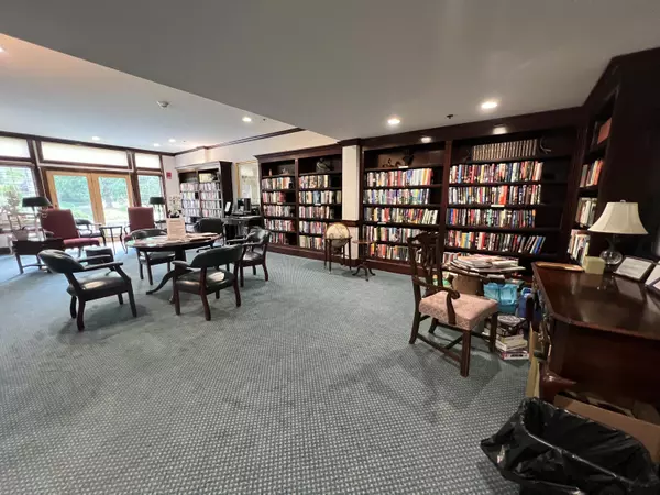 Yarmouth Port, MA 02675,4105 Heatherwood