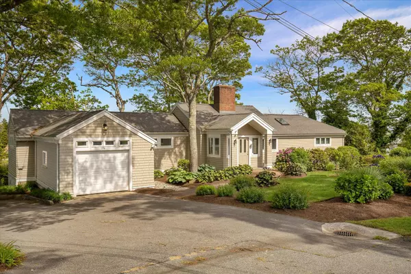 Mashpee, MA 02649,174 Waterway