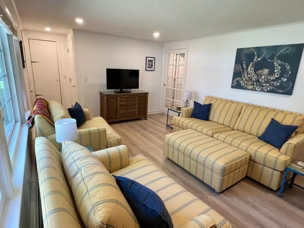 South Dennis, MA 02660,25 Skerry Road