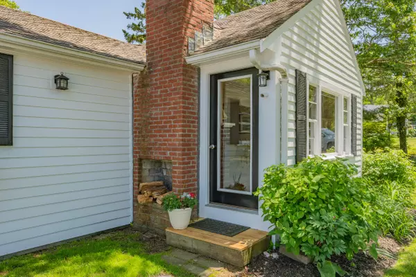 Buzzards Bay, MA 02532,22 Wallace Point