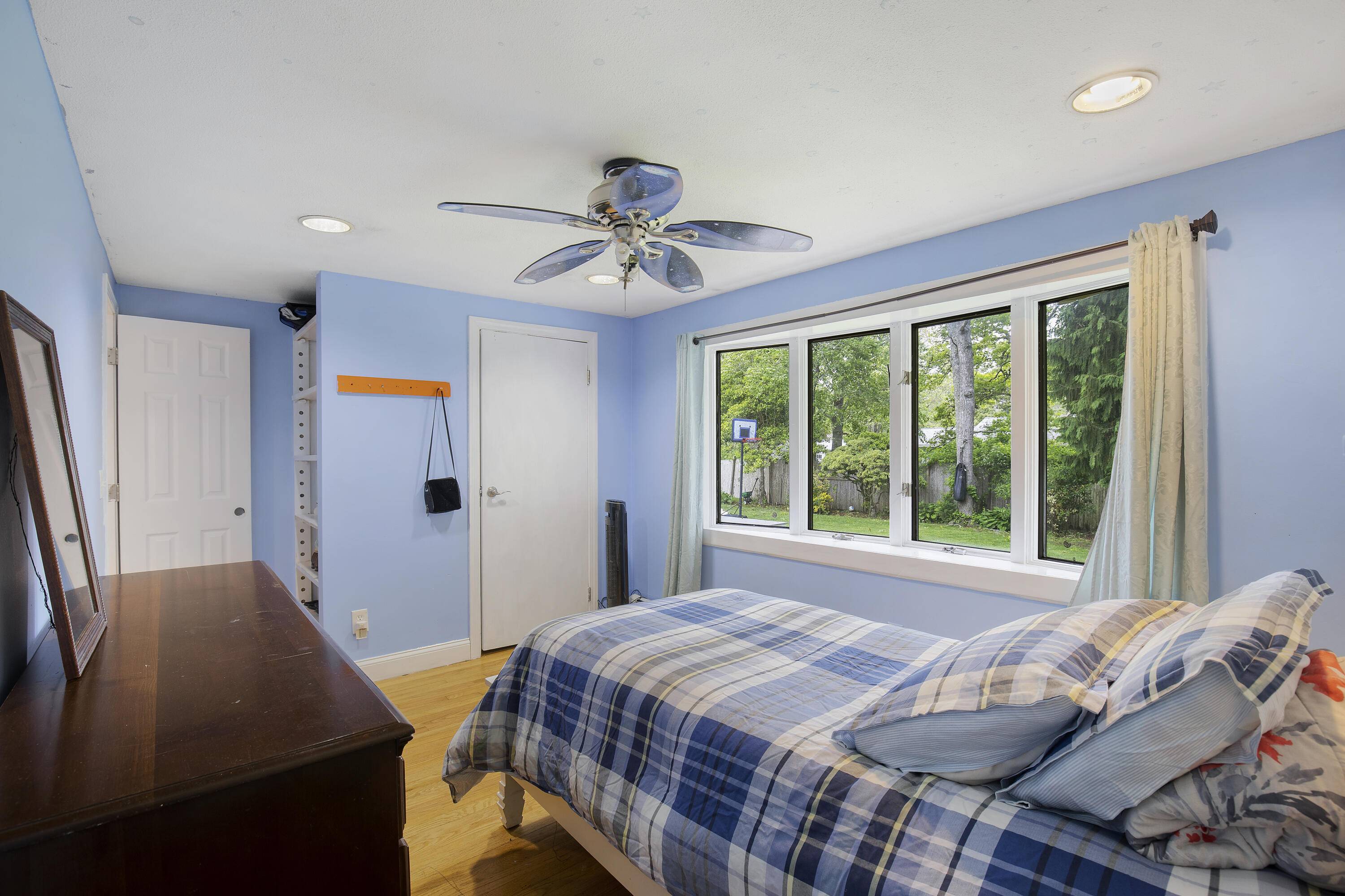 Hyannis, MA 02601,298 Oakland Road