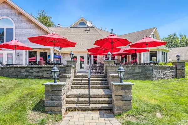 Yarmouth Port, MA 02675,2 Pine Grove Village