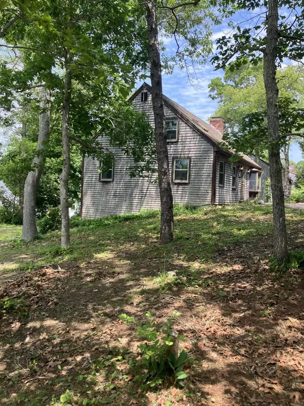 Pocasset, MA 02559,1094 County Road