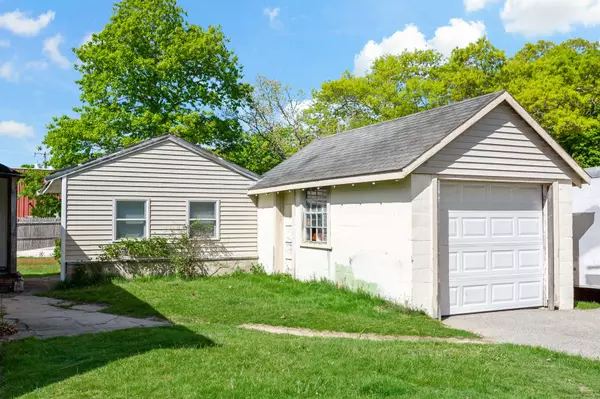 East Falmouth, MA 02536,16 Annette Avenue
