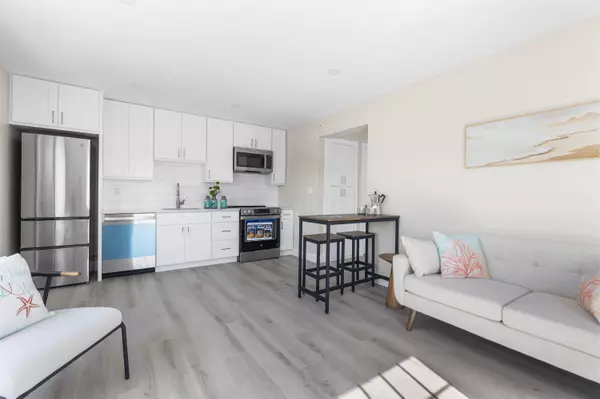 Hyannis, MA 02601,112 West Main Street #1