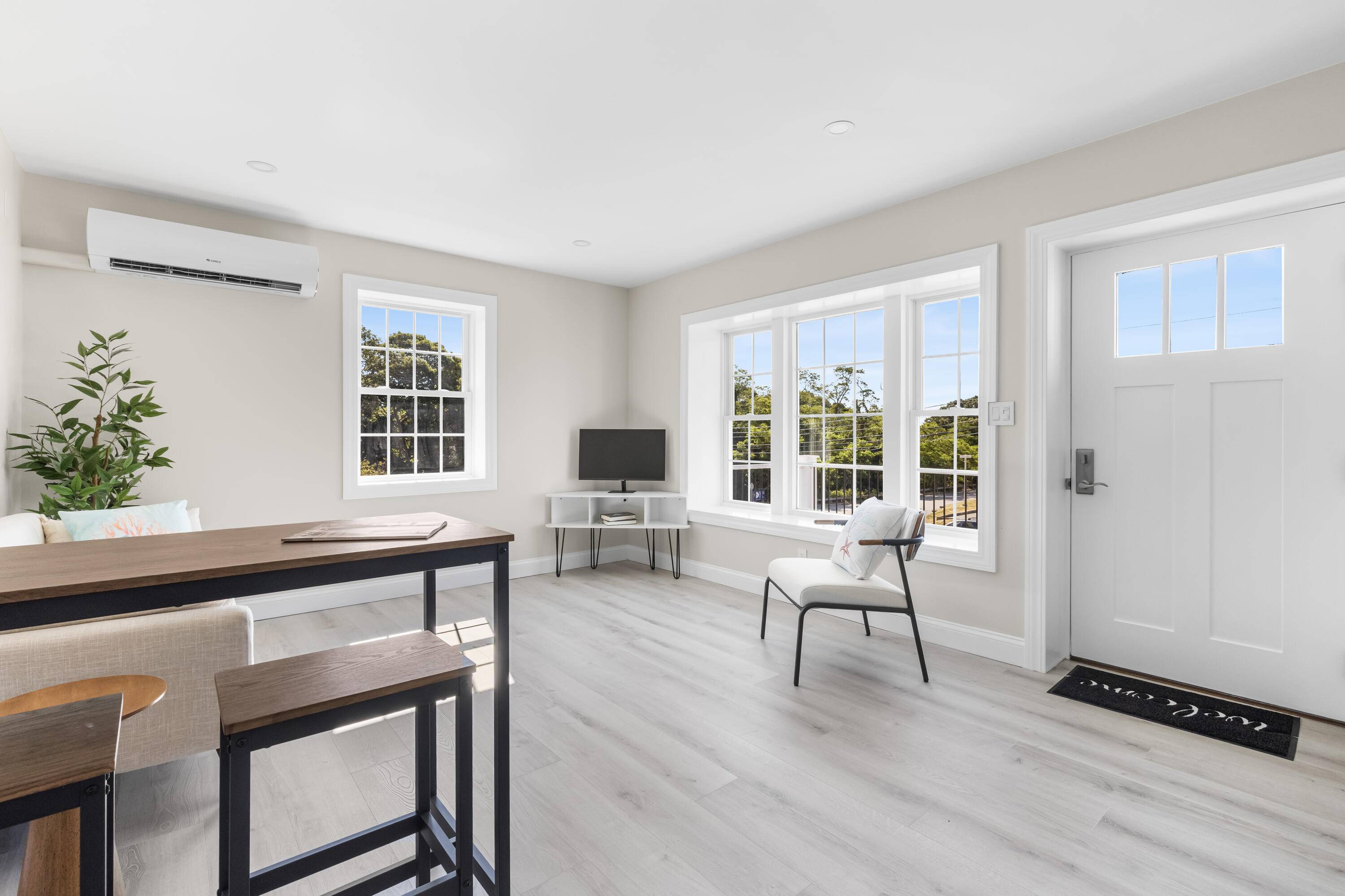 Hyannis, MA 02601,112 West Main Street #6