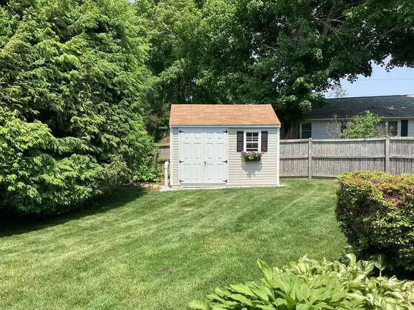 Pocasset, MA 02559,8 Saco Avenue